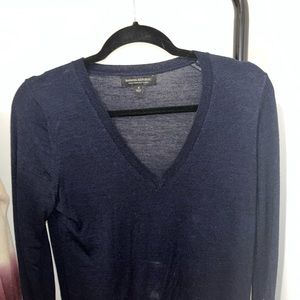 BANANA REPUBLIC V NECK SWEATER